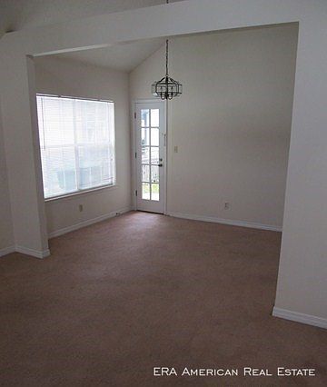 3rd image of 2712 Willow Grove Ln