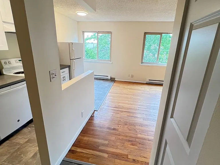 Lake Vista Apartments — Photo 12