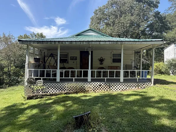 3704 Trace Fork Rd, Sissonville, WV 25320