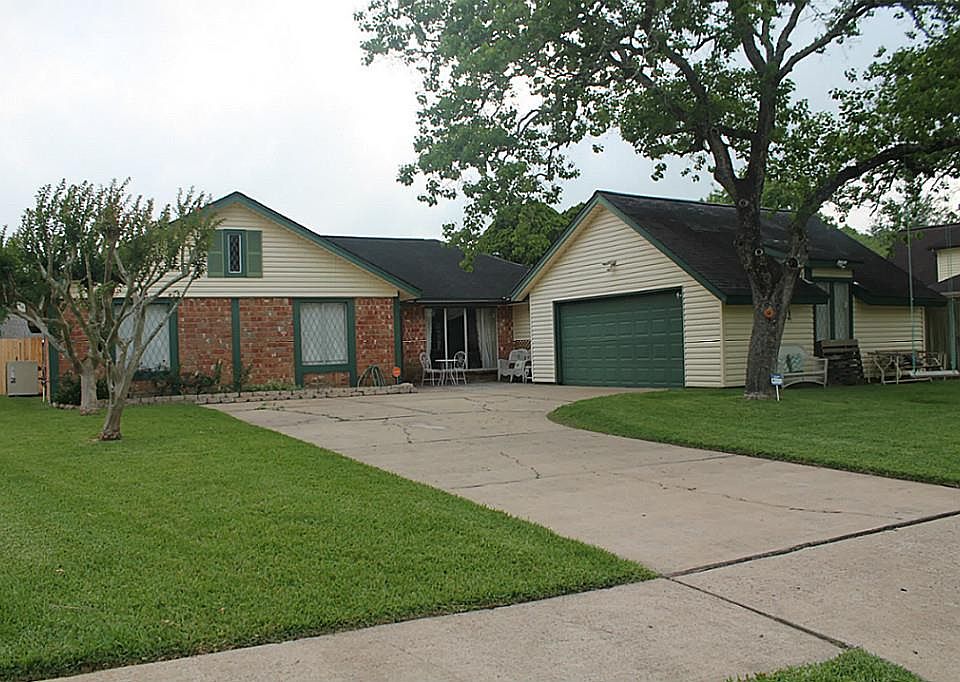 1st image of 301 Dawn Hill Dr
