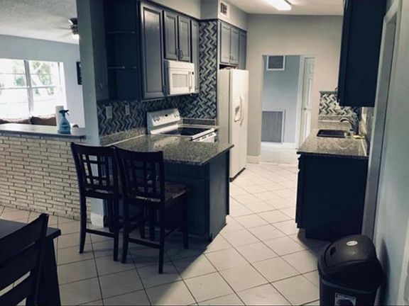 5th image of 301 W Lake Mary Blvd