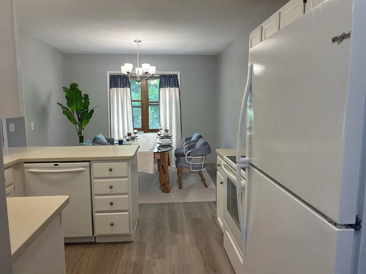 3 bed, 1426 sqft, $2,700 — Photo 4