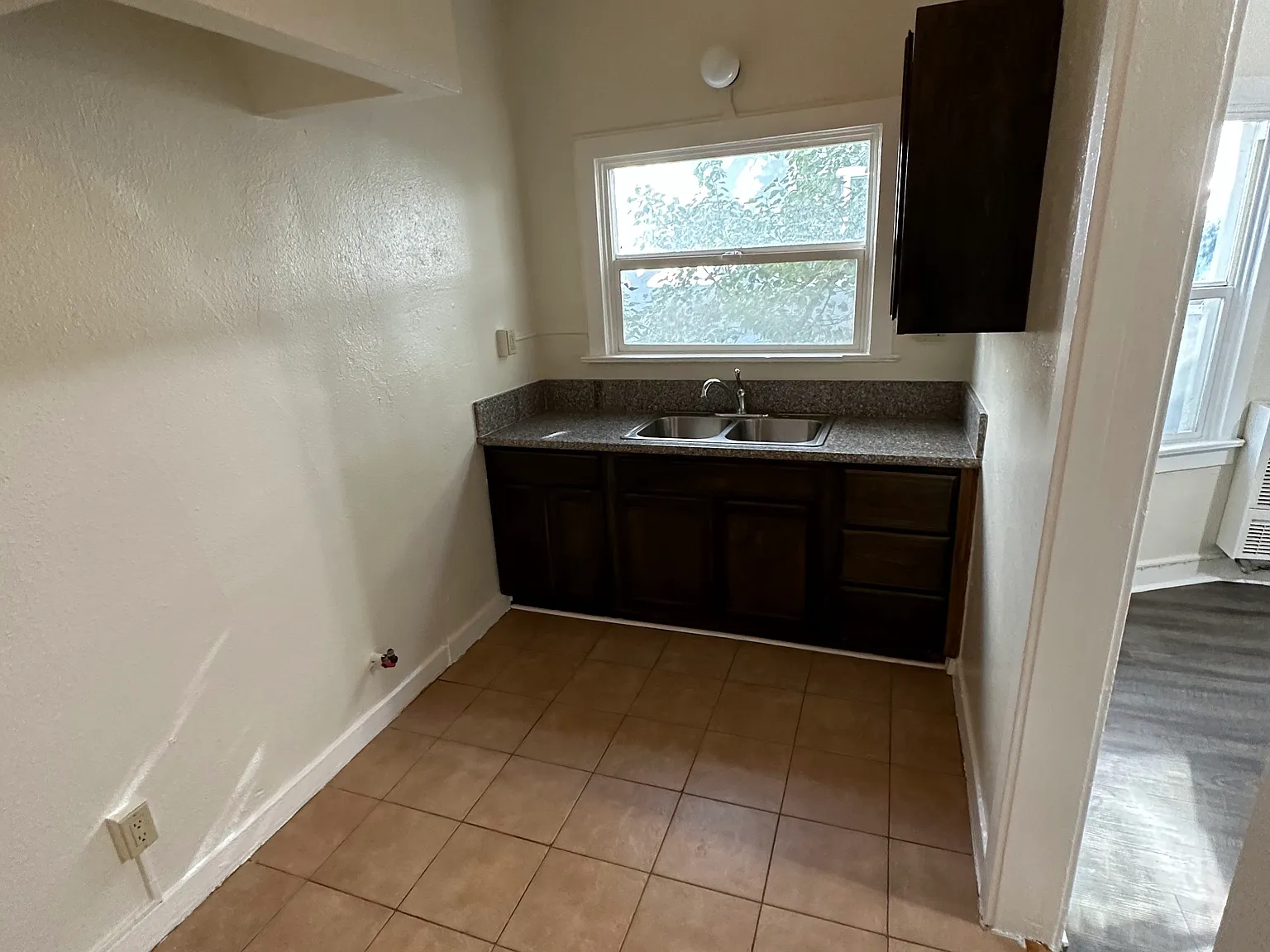 Studio, 550 sqft, $1,800 — Photo 3