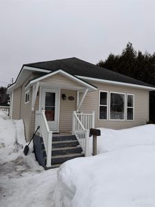 208 E Onota St, Munising, MI, 49862