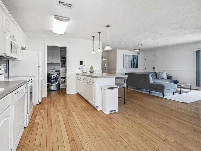 9914 Alavista Dr — Photo 9