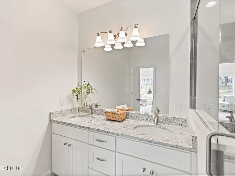 1402 Summer Meadow Dr — Photo 11