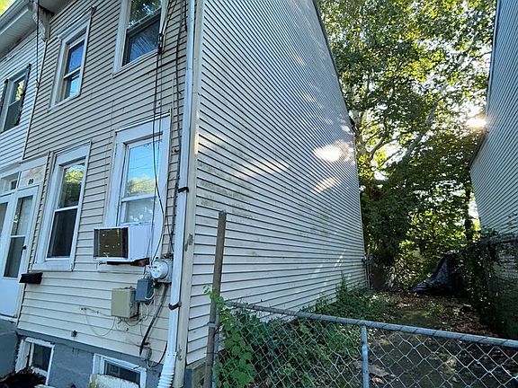 3rd image of 89 Poplar St