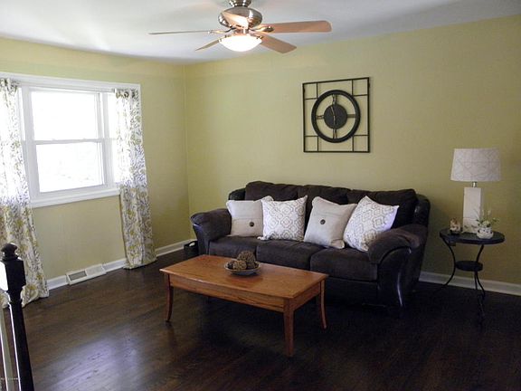 3rd image of 46 Quevic Dr
