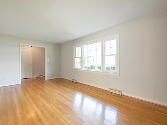 3rd image of 2801 Pennington Rd