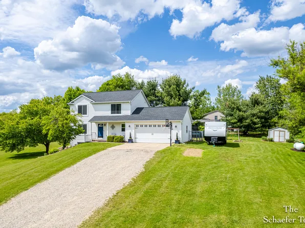 12299 Downes St NE, Lowell, MI 49331