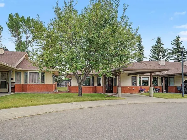 2640 S Dovely Ct SE, Calgary, AB T2B 3G6