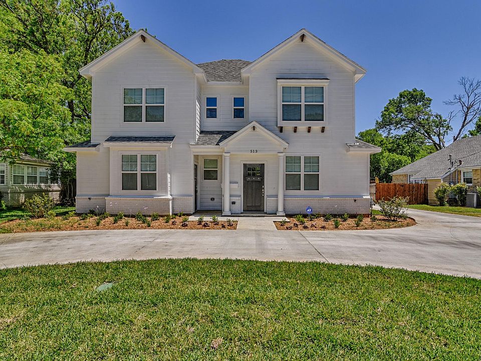 front elevation with circle drive