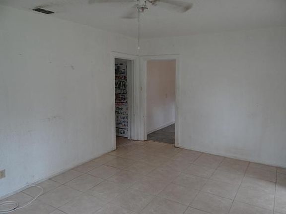 4th image of 9068 Adams Ave