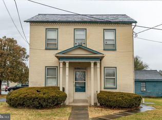 9 Locust St, Leola, PA 17540
