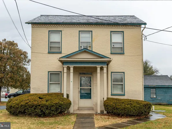 9 Locust St, Leola, PA 17540