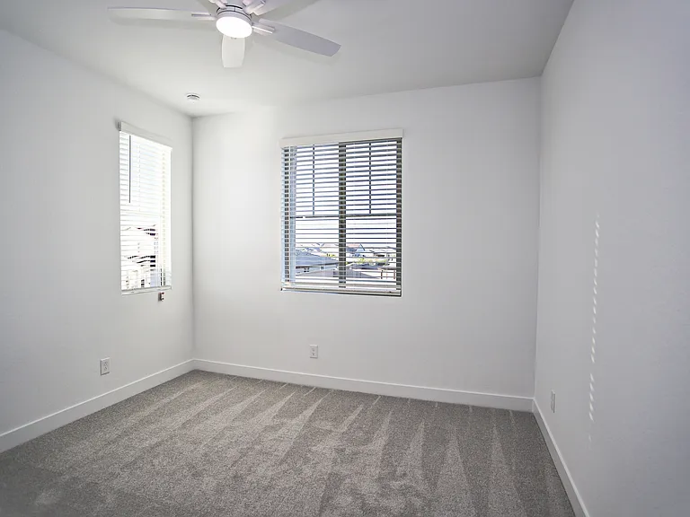 745 W Sparrow Dr — Photo 21
