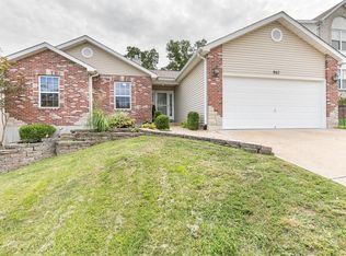 967 Shadow Pine Dr, Fenton, MO 63026