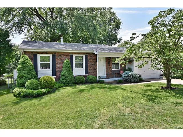 1220 Flora Ln photo 1