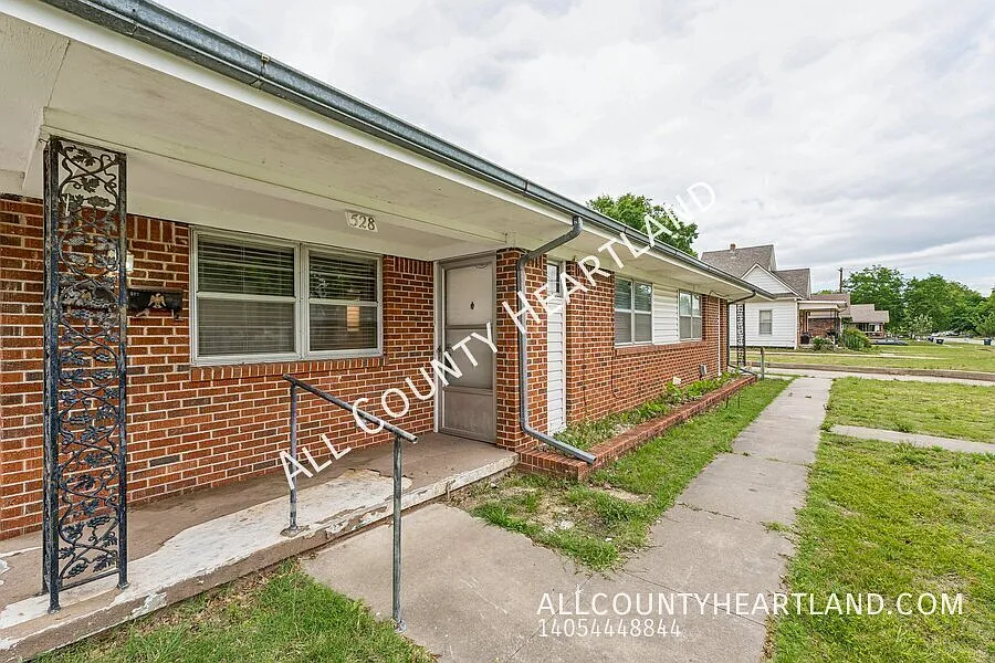 Building Photo - 528 N Beard Ave
