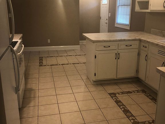 2nd image of 4704 Lanewood Dr