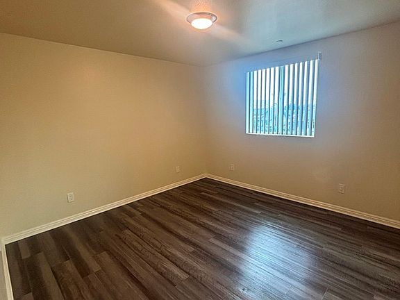 4th image of 531 W 93rd St