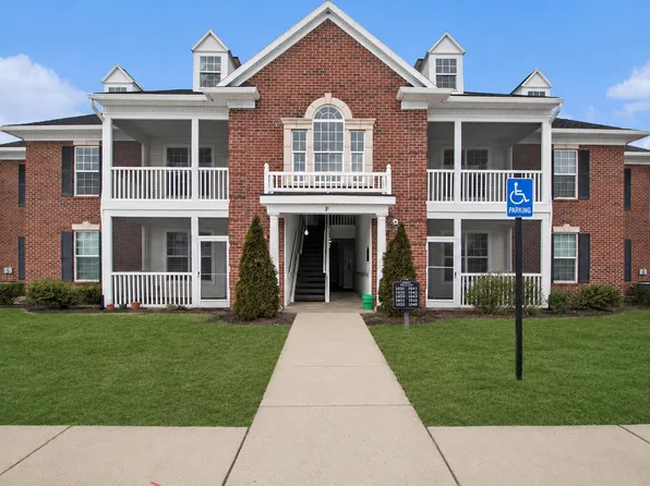 1043 E Summerfield Glen Cir, Ann Arbor, MI 48103