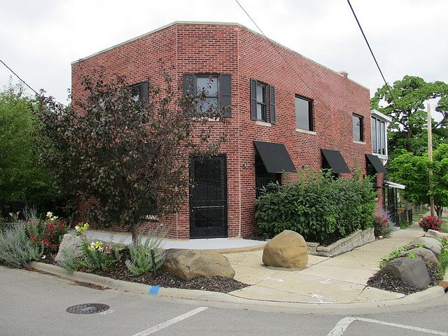 1st image of 301 Rosewood Ave