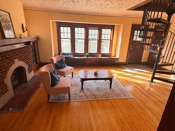 2nd image of 2960-2962 N Maryland Ave #2
