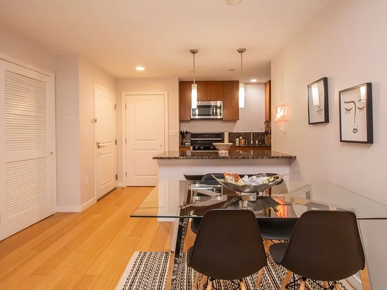 922 Beacon St #23C — Photo 2