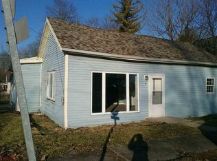 8 W Henley St, Carthage, IN 46115