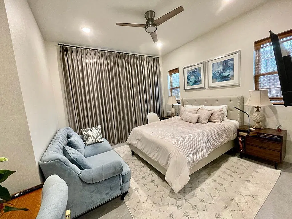 Studio, 350 sqft, $2,750 — Photo 1
