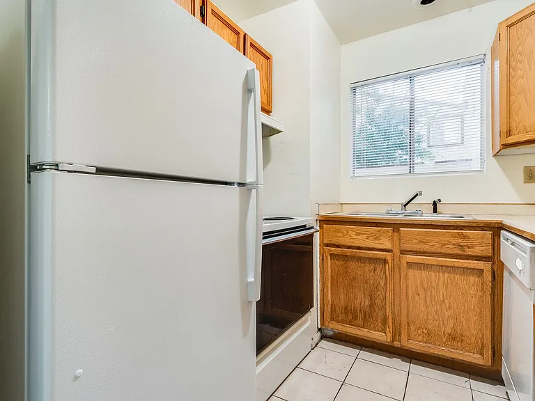 5011 Spencer St #B — Photo 14
