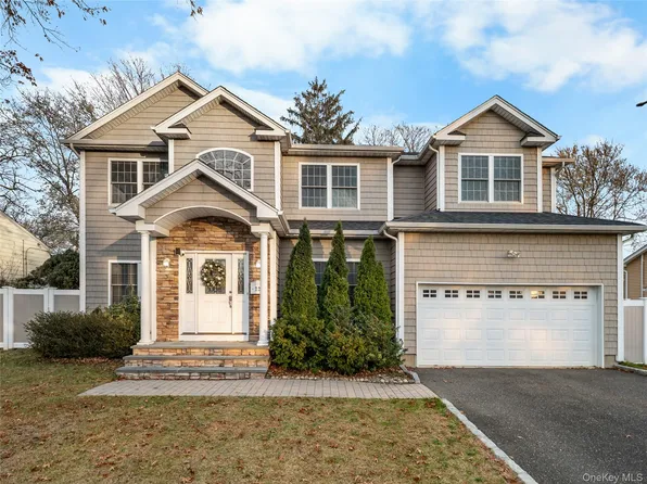 22 Preston Lane, Syosset, NY 11791