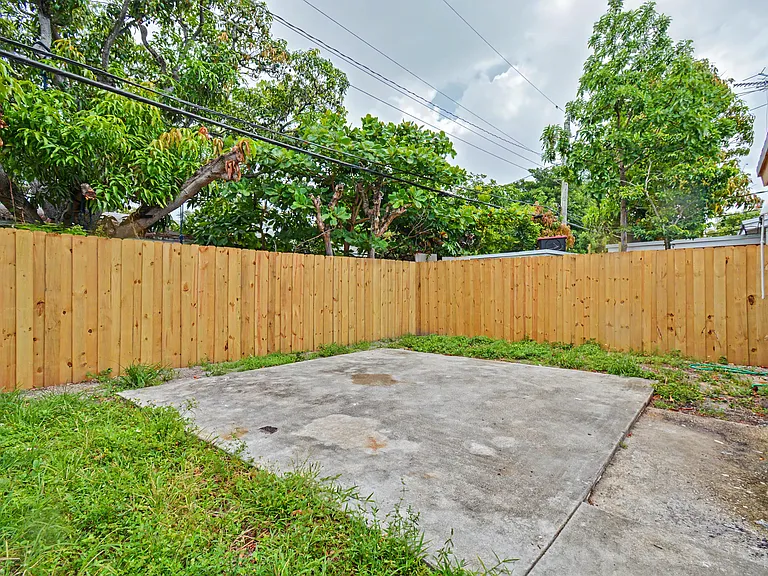 411B NE 57th Ct — Photo 13