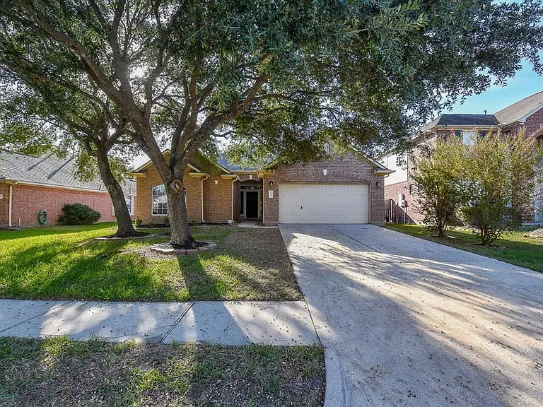 9135 Edgeloch Dr — Photo 1