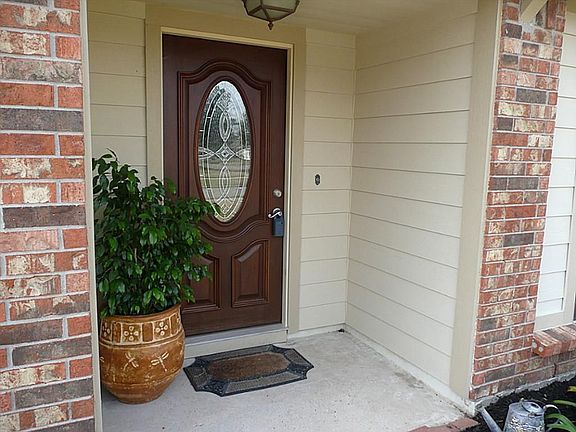 2nd image of 301 Thistlewood Ct