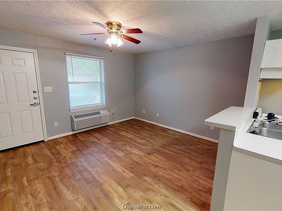 4th image of 409 Tauber St #B