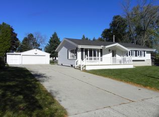 308 Highland Dr, Grafton, WI 53024