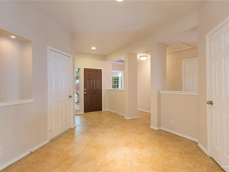 4202 Santa Marina St — Photo 2