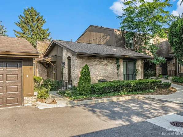 1012 Greenhills Dr, Ann Arbor, MI 48105