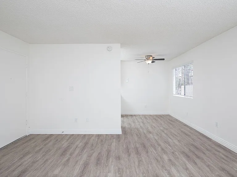 Twin Oaks Apartments — Photo 8