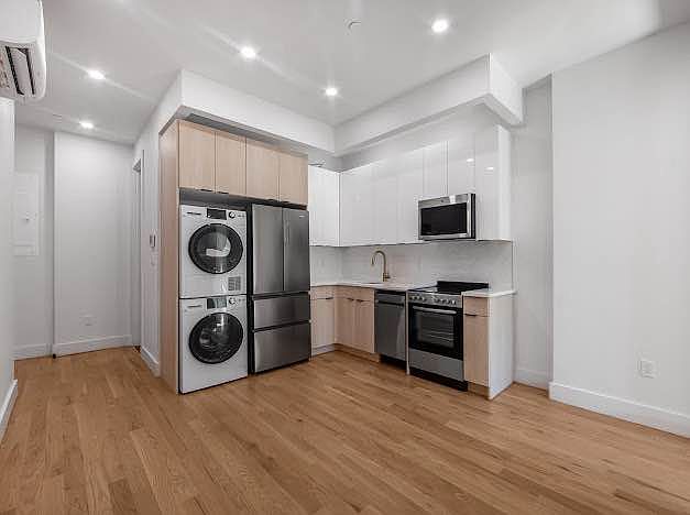 1st image of 489 Grand St #2B