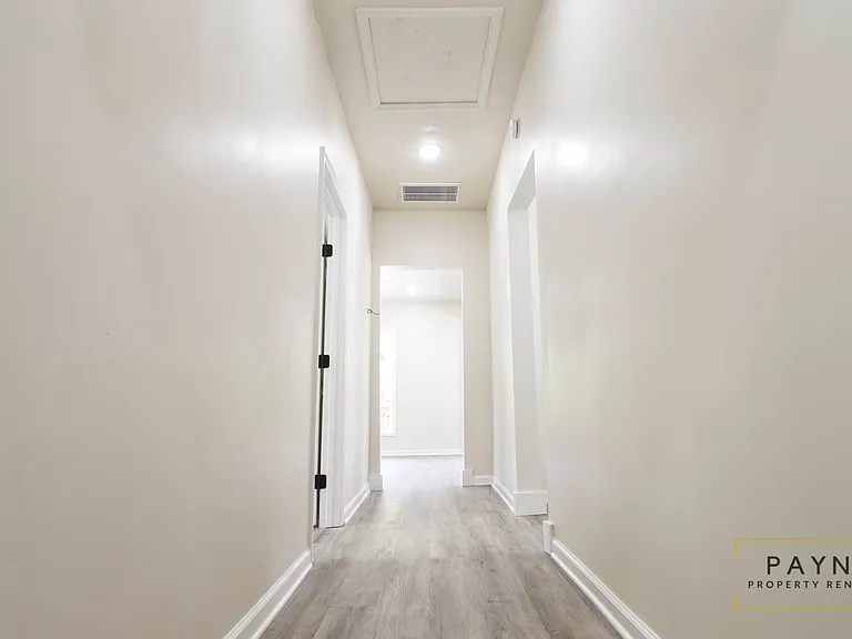 2609 Thomas St — Photo 13