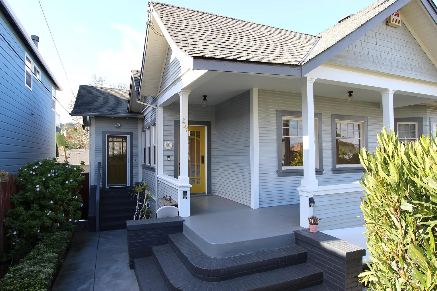 257 Acacia Ave photo 1
