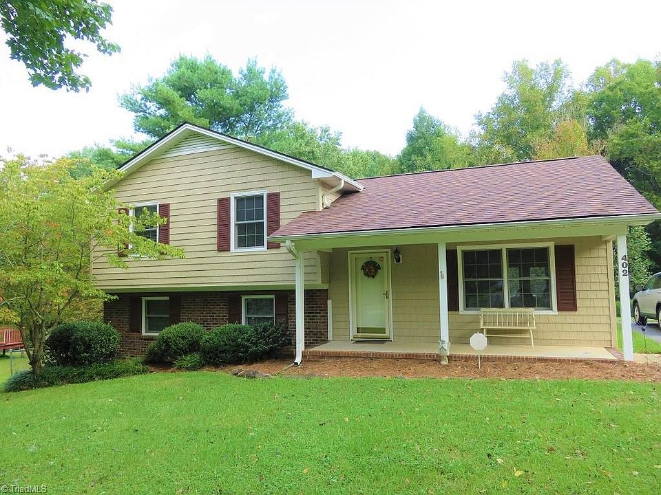 1st image of 402 Cypress Dr