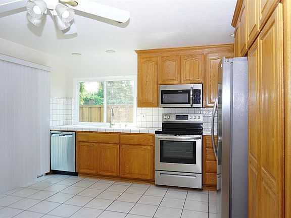 3rd image of 7468 Phinney Way