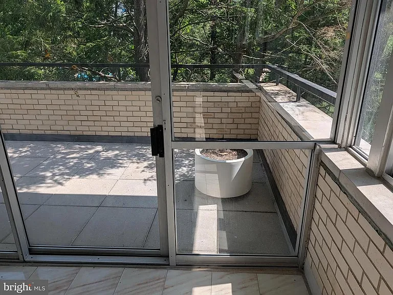 10401 Grosvenor Pl #310 — Photo 35