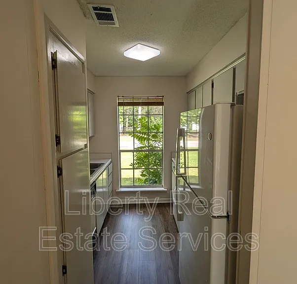 979 Live Oak Dr — Photo 7