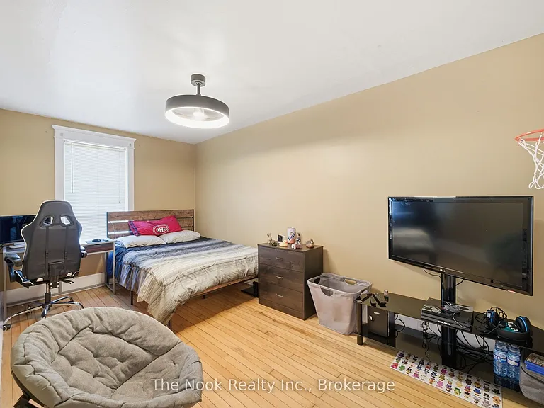 480 George St S — Photo 18