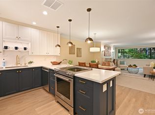 5858 NE Park Point Dr #F-203, Seattle, WA 98115